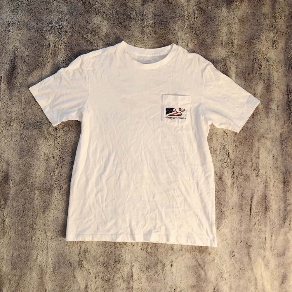 vineyard vines t-shirt